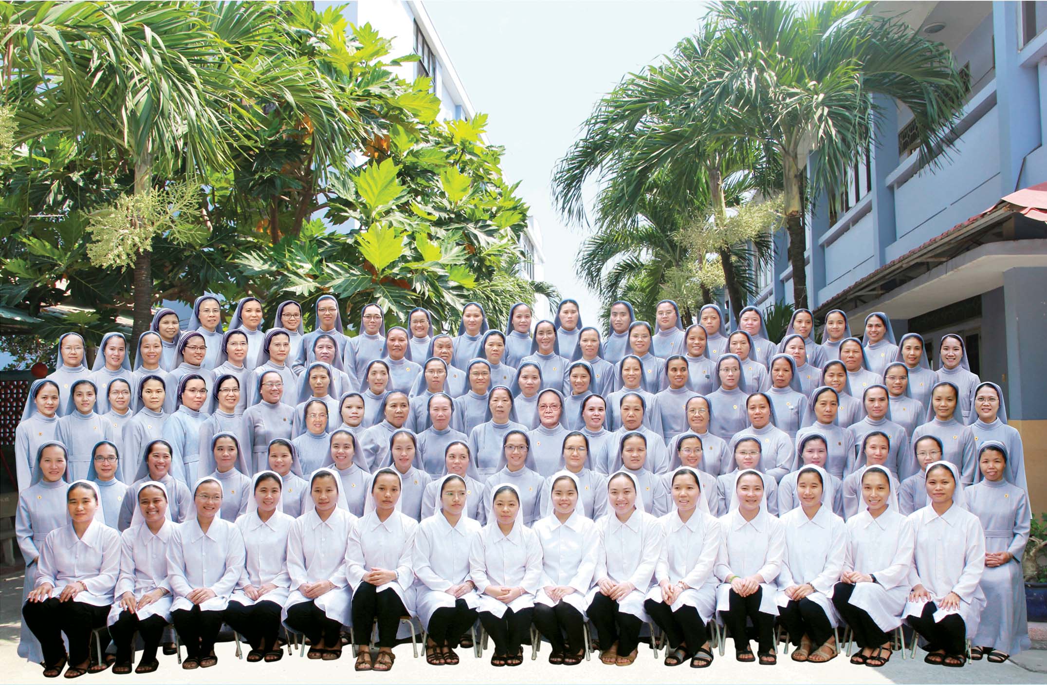 NHÀ MẸ